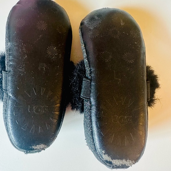 Baby girl Ugg shoes very soft enough confortable! - Picture 3 of 4